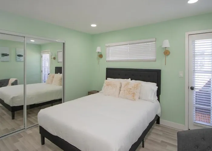 Stylish Lemon 2br And 3ba Townhouse Holiday home *