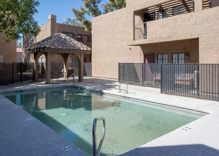 Stylish Lemon 2br And 3ba Townhouse